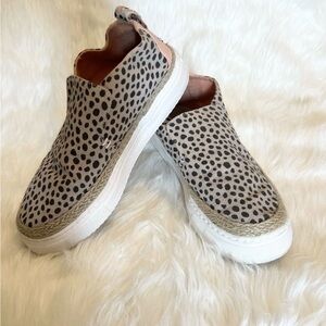 Hey Dude Peyton Slip-Ons  Cheetah Beige EUC